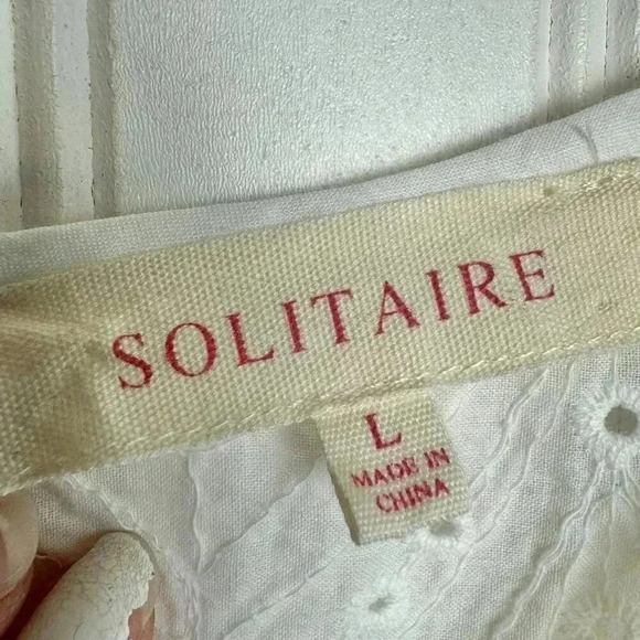 Solitaire white eyelet lace V-neck crop top flutter sleeve size large A36 - Picture 3 of 6